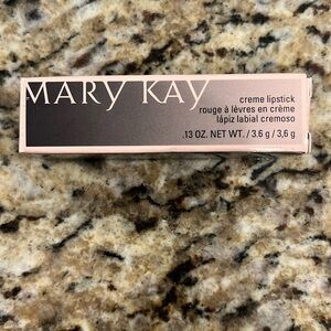 Mary Kay crème Lipstick Whisper Beige